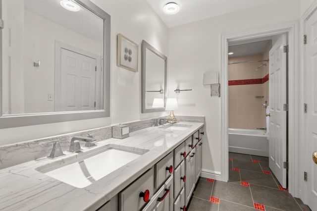 10 Holly Lane, Beverly, MA 01915