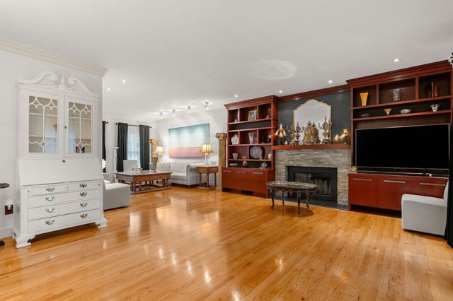 10 Holly Lane, Beverly, MA 01915