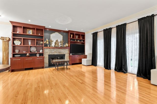 10 Holly Lane, Beverly, MA 01915