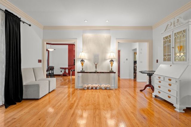 10 Holly Lane, Beverly, MA 01915