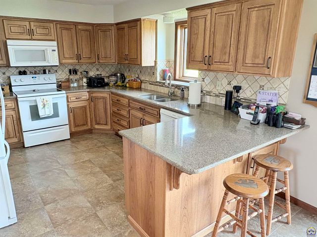 1984 Road D, Emporia, KS 66801