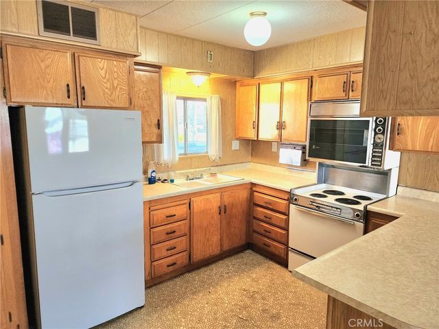 711 San Mateo Circle, Hemet, CA 92543