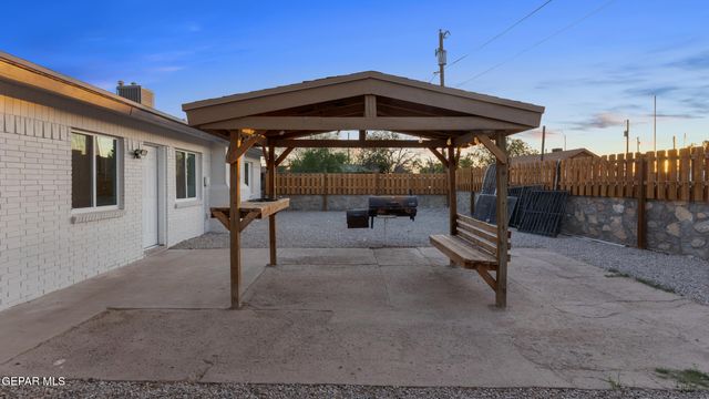 513 GILMORE Way, El Paso, TX 79907