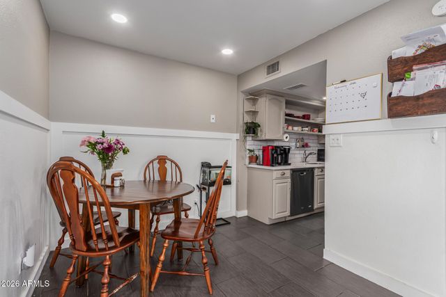 948 S Alma School Road 128, Mesa, AZ 85210