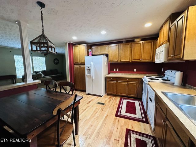 206 Randall Fugate Rd, Spring City, TN 37381