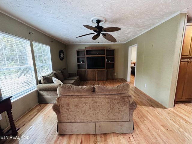 206 Randall Fugate Rd, Spring City, TN 37381