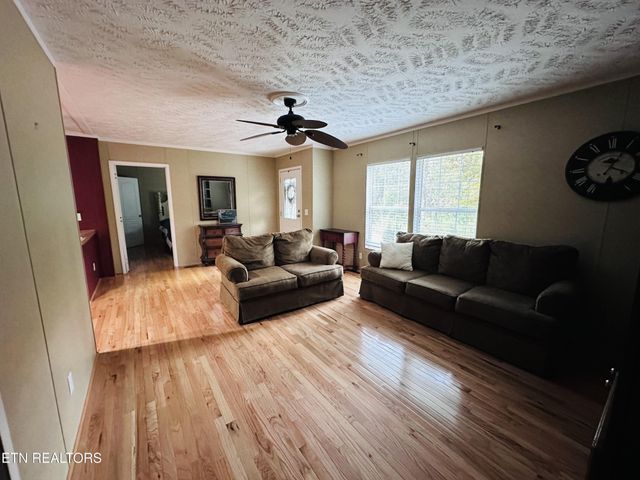 206 Randall Fugate Rd, Spring City, TN 37381