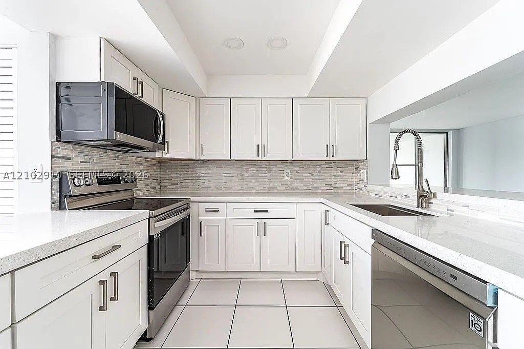 1931 Sabal Palm Dr 301, Davie, FL 33324