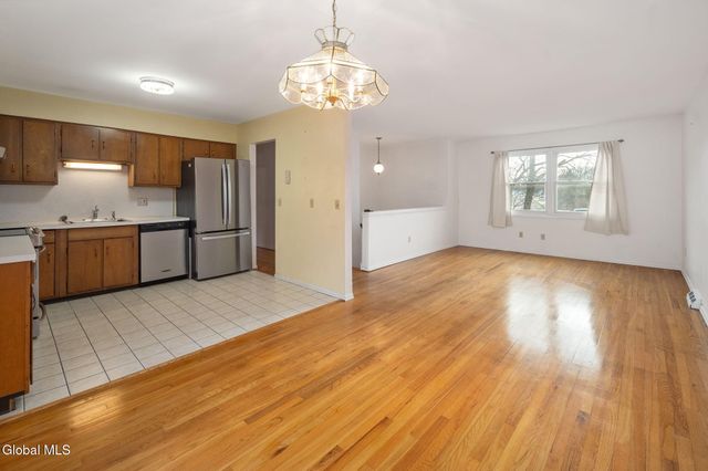 77 Bridle Path, Colonie, NY 12205