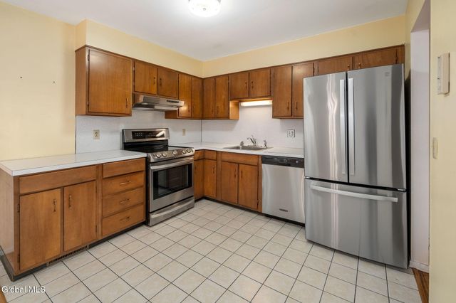 77 Bridle Path, Colonie, NY 12205