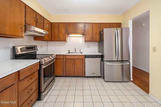 77 Bridle Path, Colonie, NY 12205