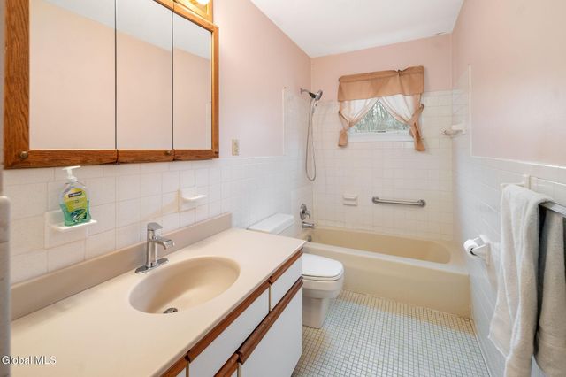 77 Bridle Path, Colonie, NY 12205