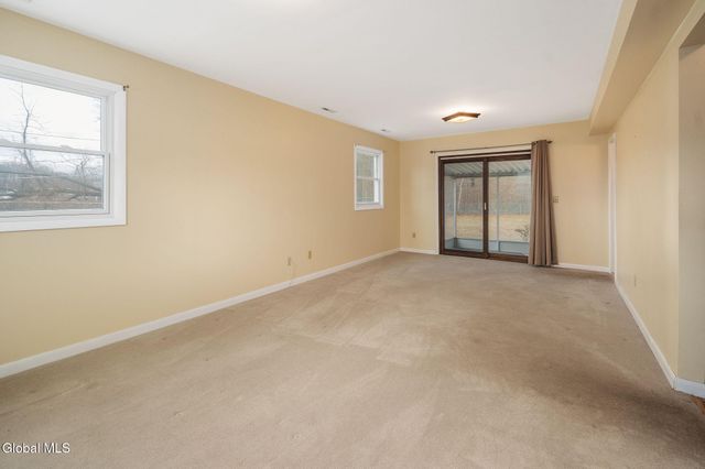 77 Bridle Path, Colonie, NY 12205