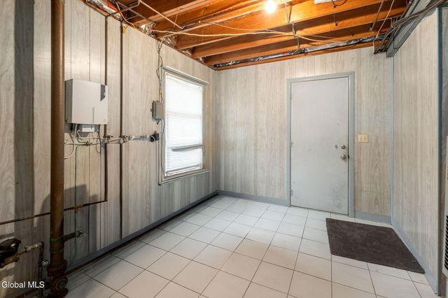 77 Bridle Path, Colonie, NY 12205