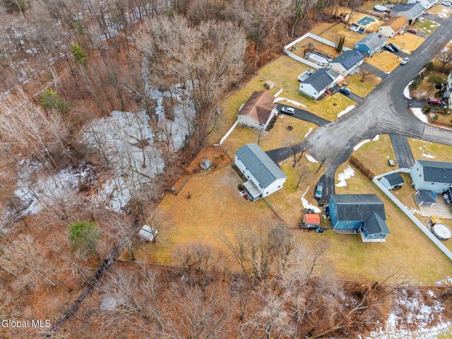 77 Bridle Path, Colonie, NY 12205