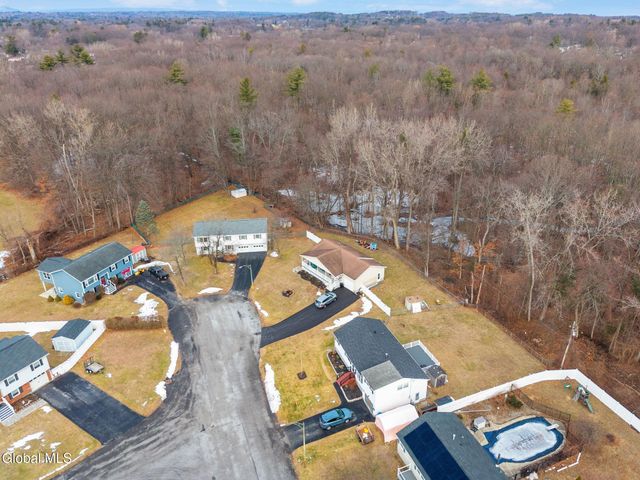 77 Bridle Path, Colonie, NY 12205