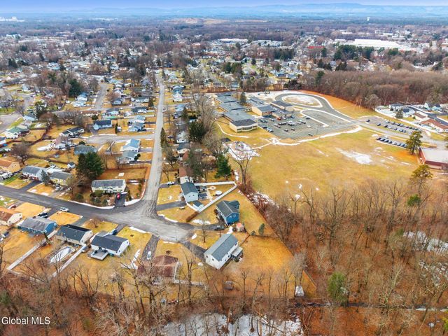 77 Bridle Path, Colonie, NY 12205