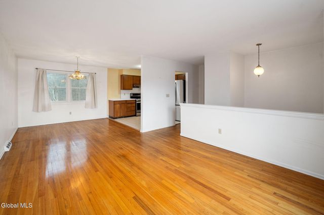 77 Bridle Path, Colonie, NY 12205