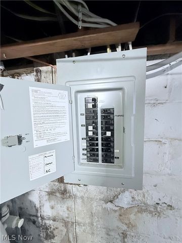 1129 Barton Place NE, Canton, OH 44705