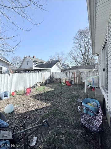 1129 Barton Place NE, Canton, OH 44705