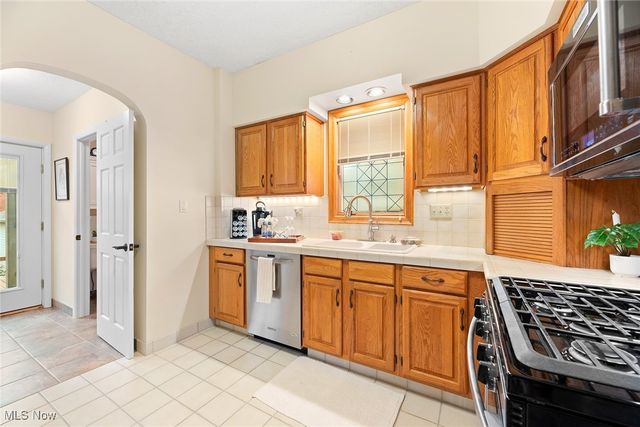 78 E Brookside Avenue, Akron, OH 44301