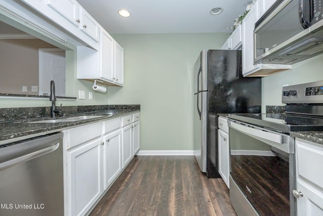 2421 Beachview Drive, H2, Ocean Springs, MS 39564