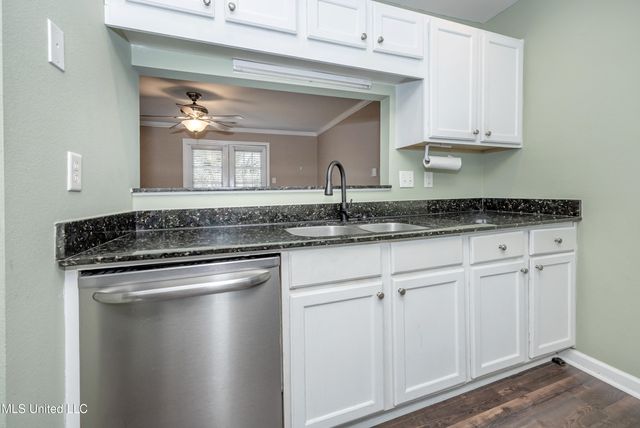 2421 Beachview Drive, H2, Ocean Springs, MS 39564