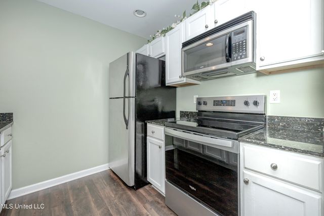2421 Beachview Drive, H2, Ocean Springs, MS 39564