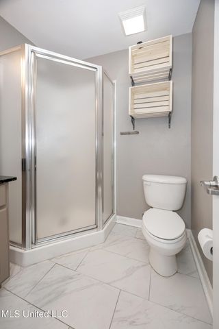 2421 Beachview Drive, H2, Ocean Springs, MS 39564