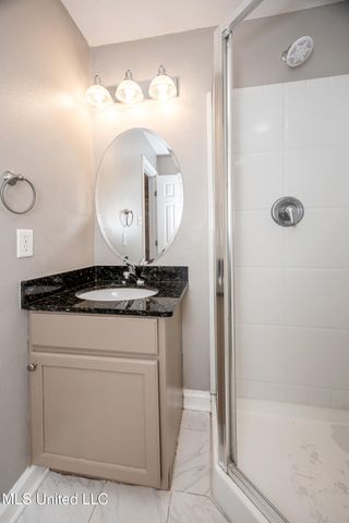 2421 Beachview Drive, H2, Ocean Springs, MS 39564