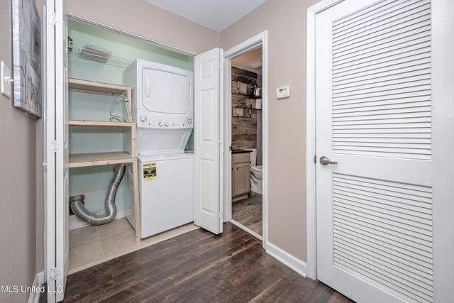 2421 Beachview Drive, H2, Ocean Springs, MS 39564