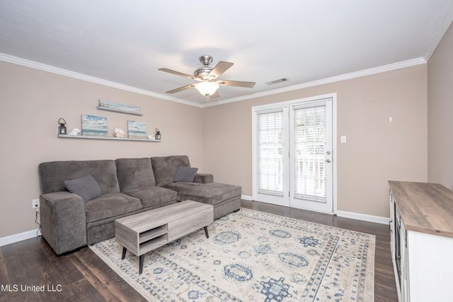 2421 Beachview Drive, H2, Ocean Springs, MS 39564