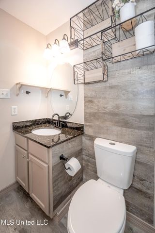 2421 Beachview Drive, H2, Ocean Springs, MS 39564