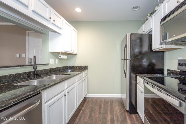2421 Beachview Drive, H2, Ocean Springs, MS 39564