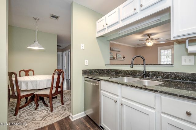 2421 Beachview Drive, H2, Ocean Springs, MS 39564