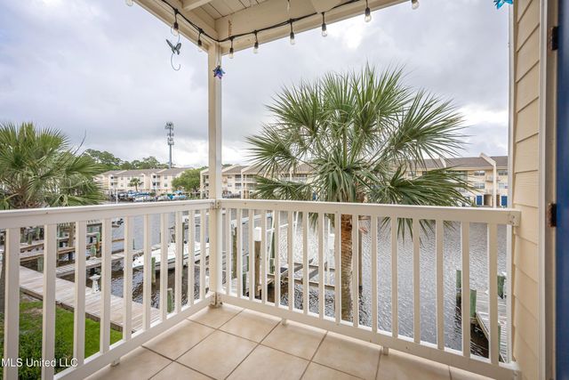 2421 Beachview Drive, H2, Ocean Springs, MS 39564