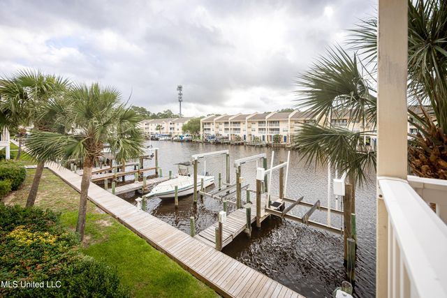 2421 Beachview Drive, H2, Ocean Springs, MS 39564