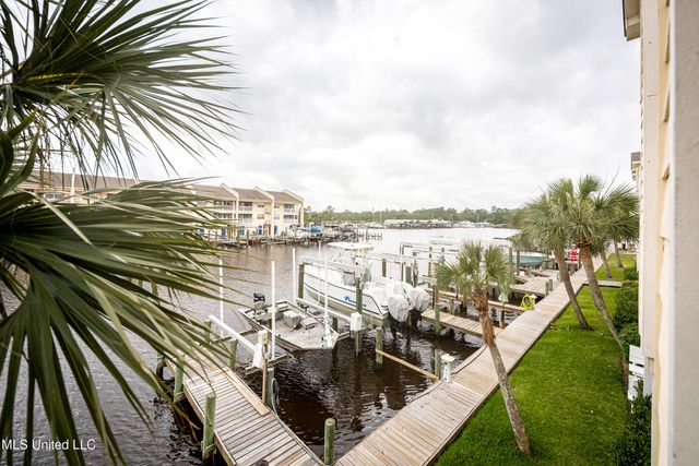 2421 Beachview Drive, H2, Ocean Springs, MS 39564