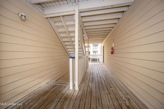 2421 Beachview Drive, H2, Ocean Springs, MS 39564