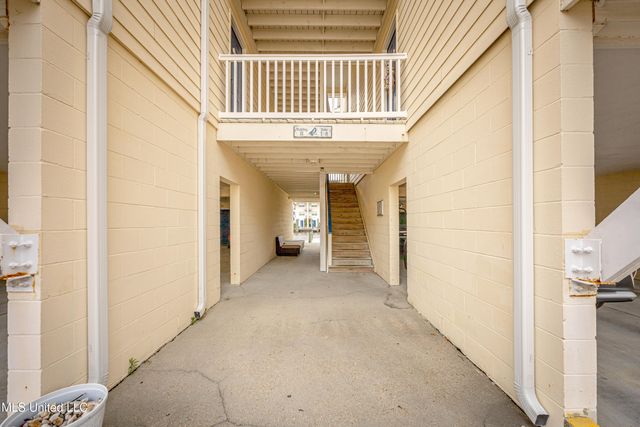 2421 Beachview Drive, H2, Ocean Springs, MS 39564