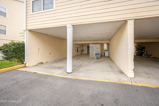 2421 Beachview Drive, H2, Ocean Springs, MS 39564