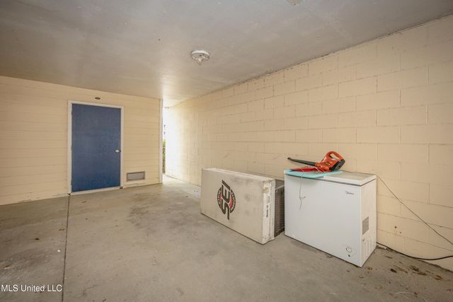 2421 Beachview Drive, H2, Ocean Springs, MS 39564