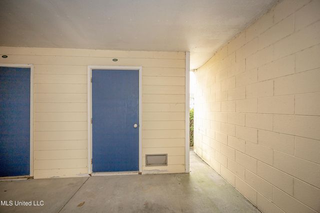 2421 Beachview Drive, H2, Ocean Springs, MS 39564