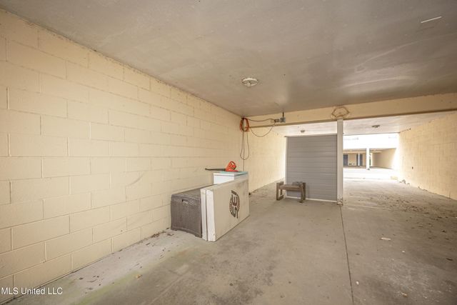 2421 Beachview Drive, H2, Ocean Springs, MS 39564
