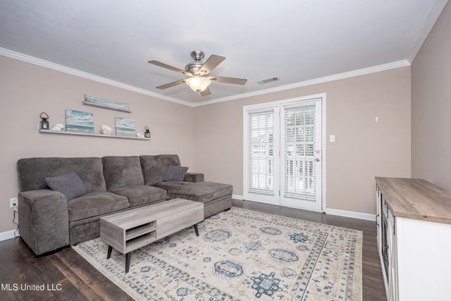 2421 Beachview Drive, H2, Ocean Springs, MS 39564