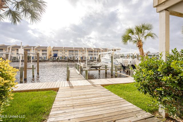 2421 Beachview Drive, H2, Ocean Springs, MS 39564