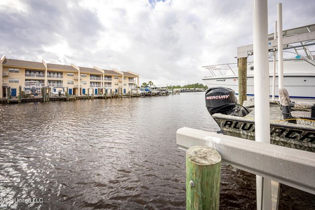 2421 Beachview Drive, H2, Ocean Springs, MS 39564