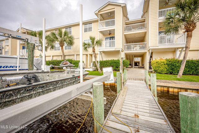 2421 Beachview Drive, H2, Ocean Springs, MS 39564