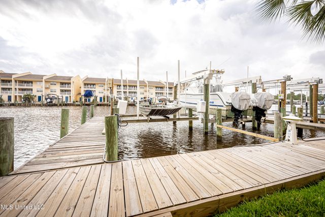 2421 Beachview Drive, H2, Ocean Springs, MS 39564