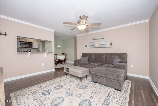 2421 Beachview Drive, H2, Ocean Springs, MS 39564